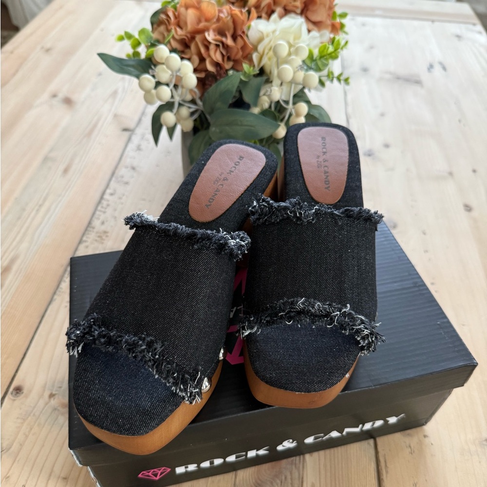 NIB Rock and Candy black denim sandals size 7.5